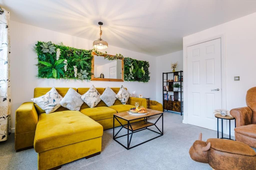 Luxury 3-bed House - Rothwell Gardens - 10mins From Leeds Centre Casa vacanze