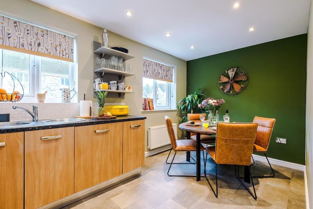 Luxury 3-bed House - Rothwell Gardens - 10mins From Leeds Centre Casa vacanze Rothwell (West Yorkshire)