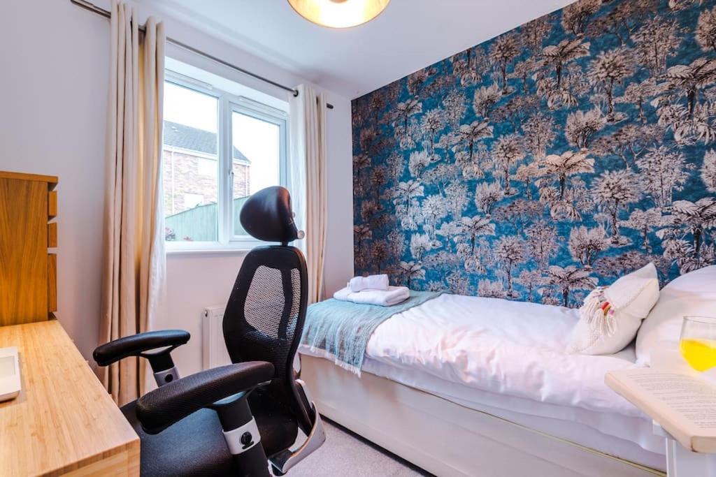 Luxury 3-bed House - Rothwell Gardens - 10mins From Leeds Centre