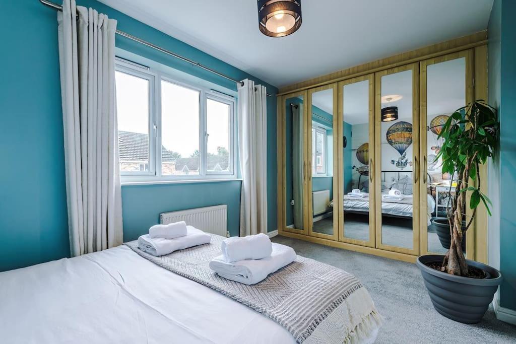 Luxury 3-bed House - Rothwell Gardens - 10mins From Leeds Centre Casa vacanze Rothwell (West Yorkshire)