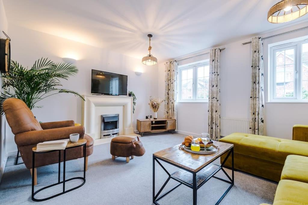 Luxury 3-bed House - Rothwell Gardens - 10mins From Leeds Centre Casa vacanze