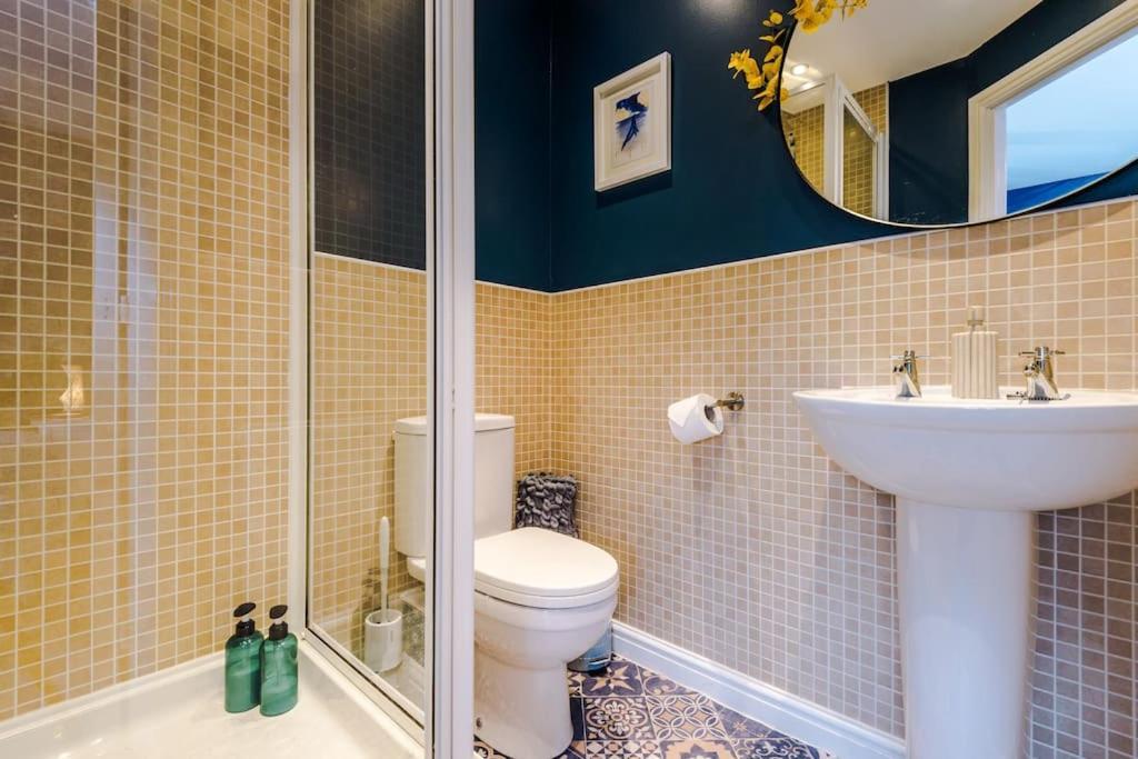 Luxury 3-bed House - Rothwell Gardens - 10mins From Leeds Centre Casa vacanze *