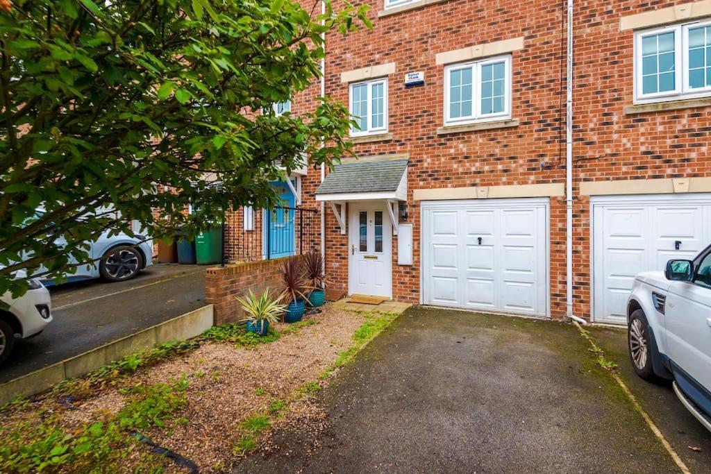 Luxury 3-bed House - Rothwell Gardens - 10mins From Leeds Centre Rothwell (West Yorkshire)