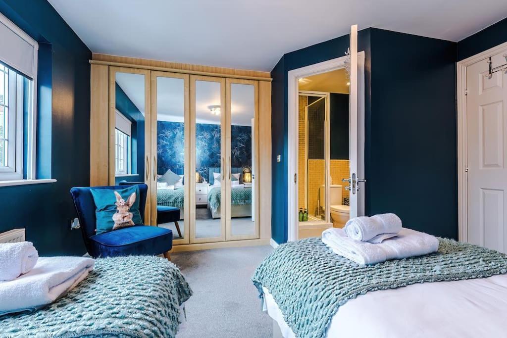 Luxury 3-bed House - Rothwell Gardens - 10mins From Leeds Centre